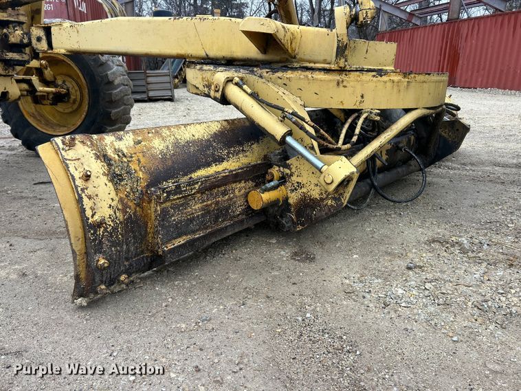 image for item FC5110 1972 John Deere 570A motor grader