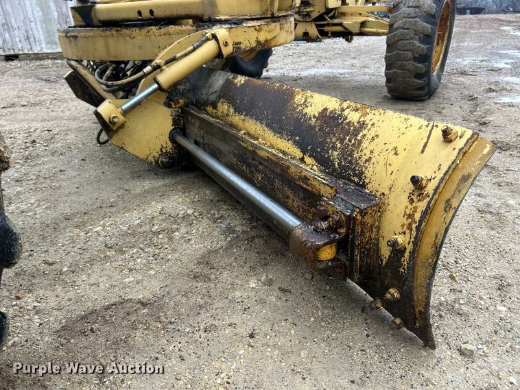 image for item FC5110 1972 John Deere 570A motor grader