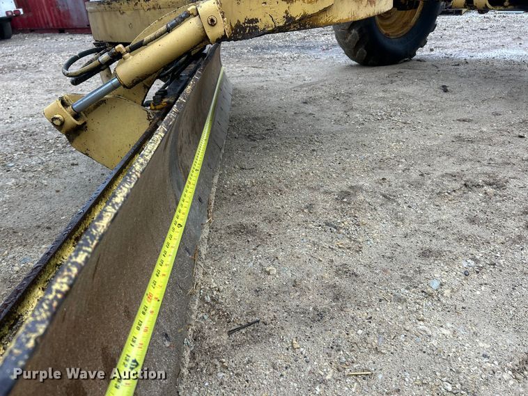 image for item FC5110 1972 John Deere 570A motor grader