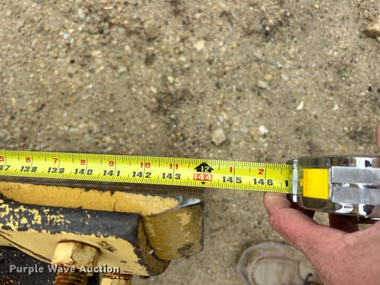 image for item FC5110 1972 John Deere 570A motor grader