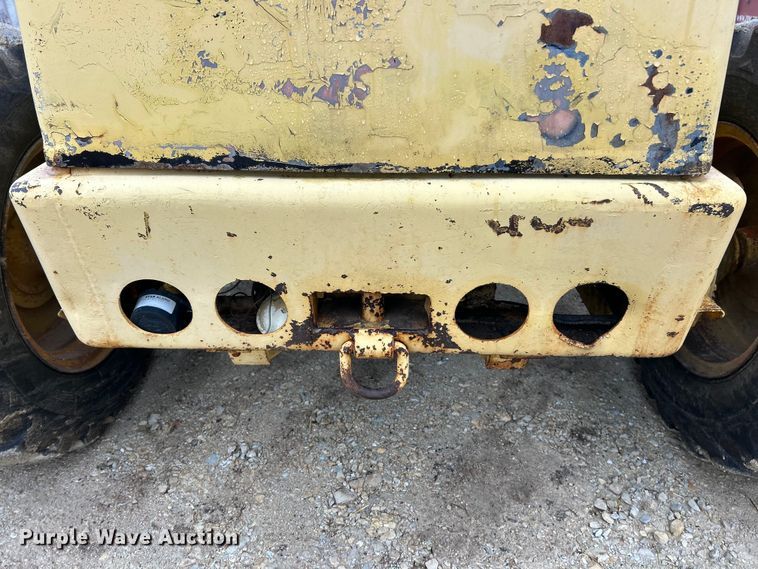 image for item FC5110 1972 John Deere 570A motor grader