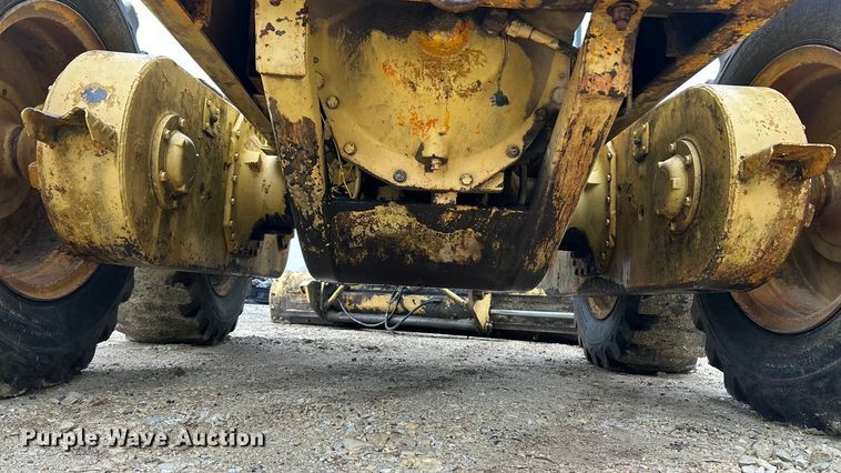 image for item FC5110 1972 John Deere 570A motor grader