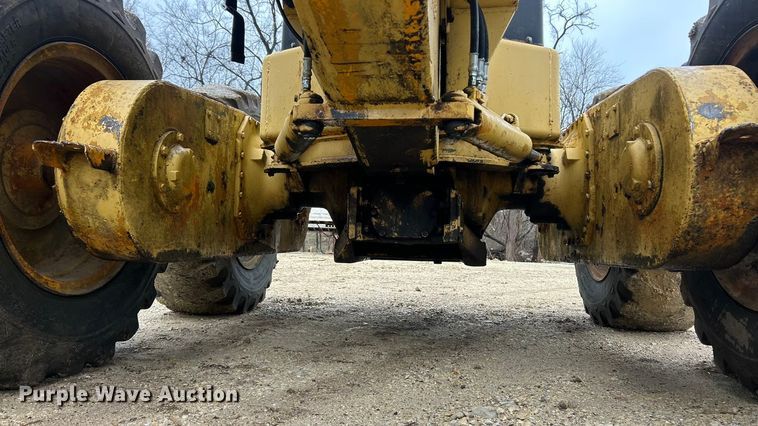 image for item FC5110 1972 John Deere 570A motor grader