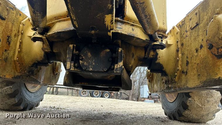 image for item FC5110 1972 John Deere 570A motor grader