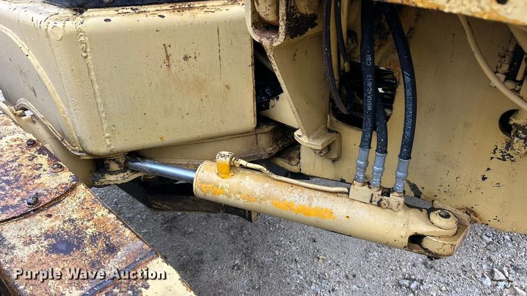 image for item FC5110 1972 John Deere 570A motor grader