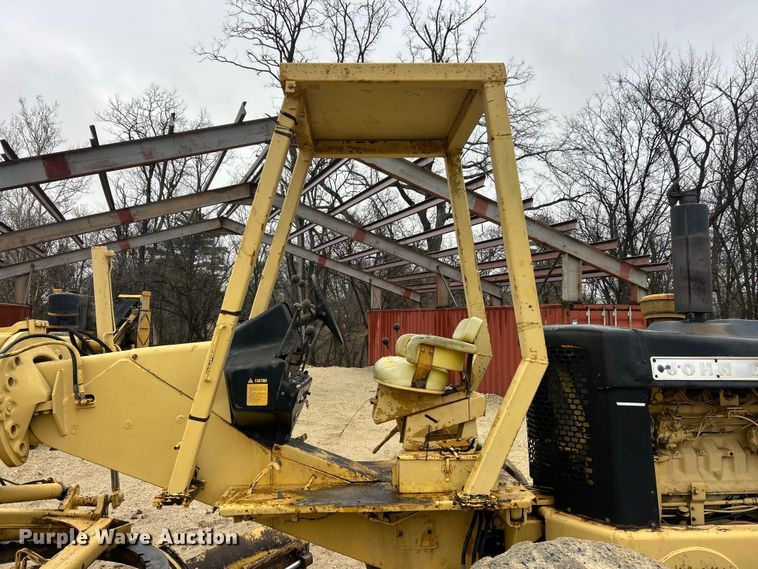 image for item FC5110 1972 John Deere 570A motor grader