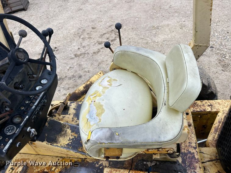 image for item FC5110 1972 John Deere 570A motor grader