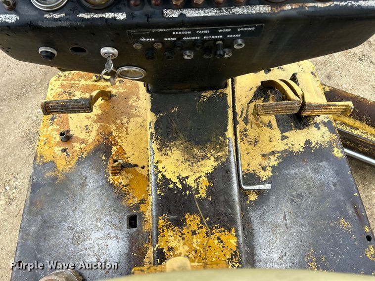 image for item FC5110 1972 John Deere 570A motor grader