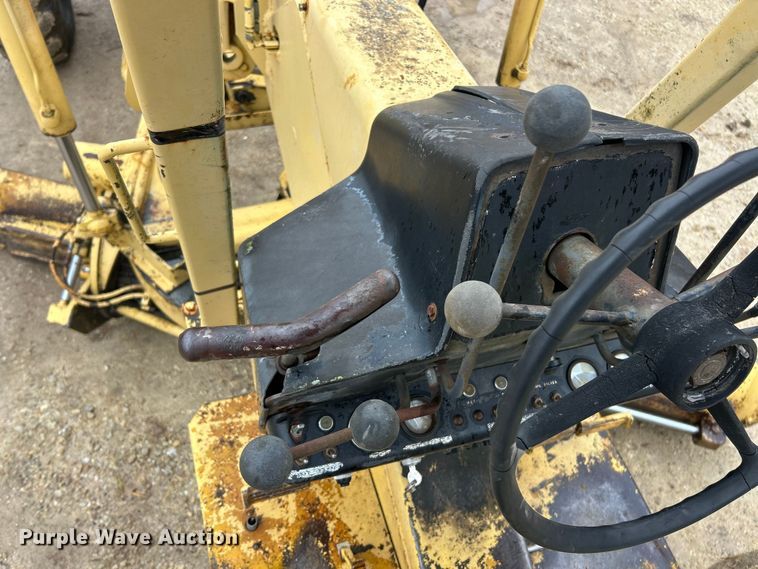 image for item FC5110 1972 John Deere 570A motor grader