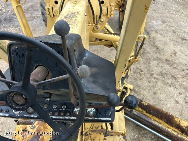 image for item FC5110 1972 John Deere 570A motor grader