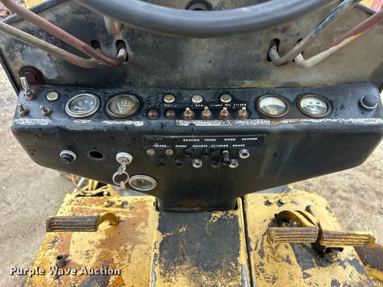 image for item FC5110 1972 John Deere 570A motor grader