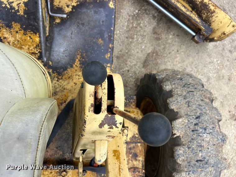 image for item FC5110 1972 John Deere 570A motor grader