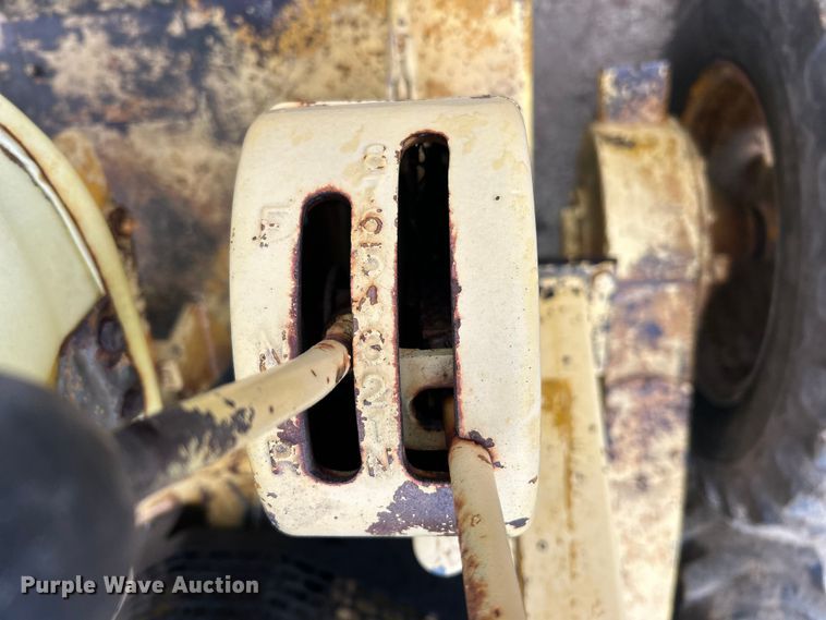 image for item FC5110 1972 John Deere 570A motor grader