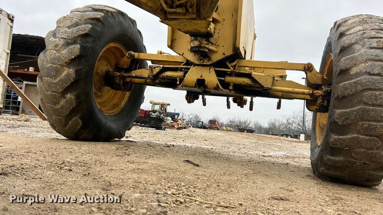 image for item FC5110 1972 John Deere 570A motor grader