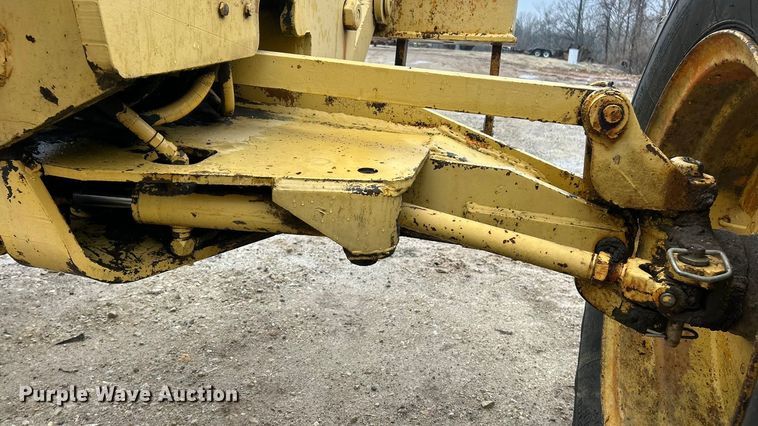 image for item FC5110 1972 John Deere 570A motor grader