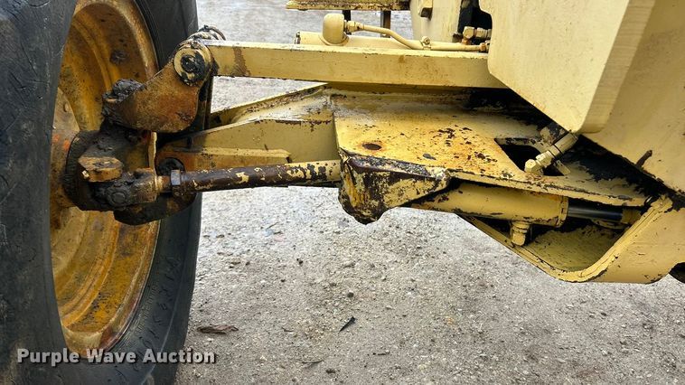 image for item FC5110 1972 John Deere 570A motor grader