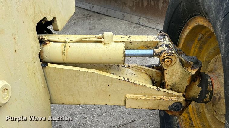 image for item FC5110 1972 John Deere 570A motor grader