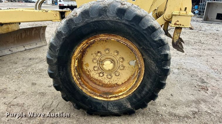 image for item FC5110 1972 John Deere 570A motor grader