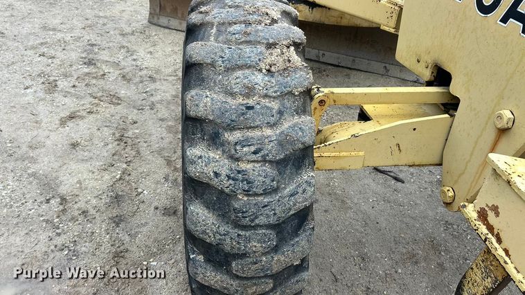 image for item FC5110 1972 John Deere 570A motor grader