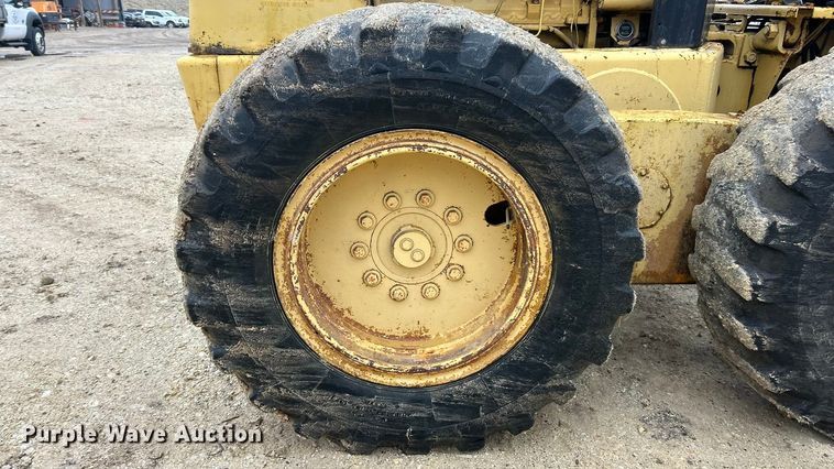 image for item FC5110 1972 John Deere 570A motor grader