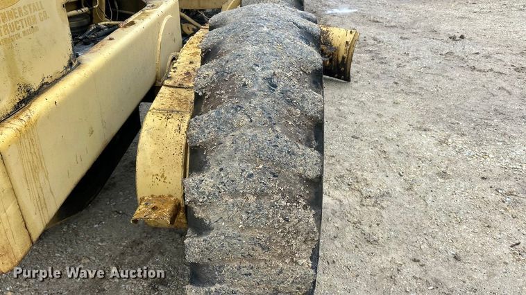 image for item FC5110 1972 John Deere 570A motor grader