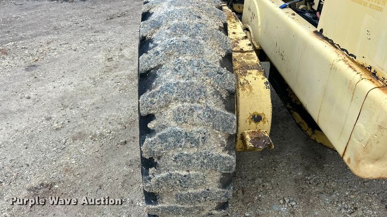 image for item FC5110 1972 John Deere 570A motor grader