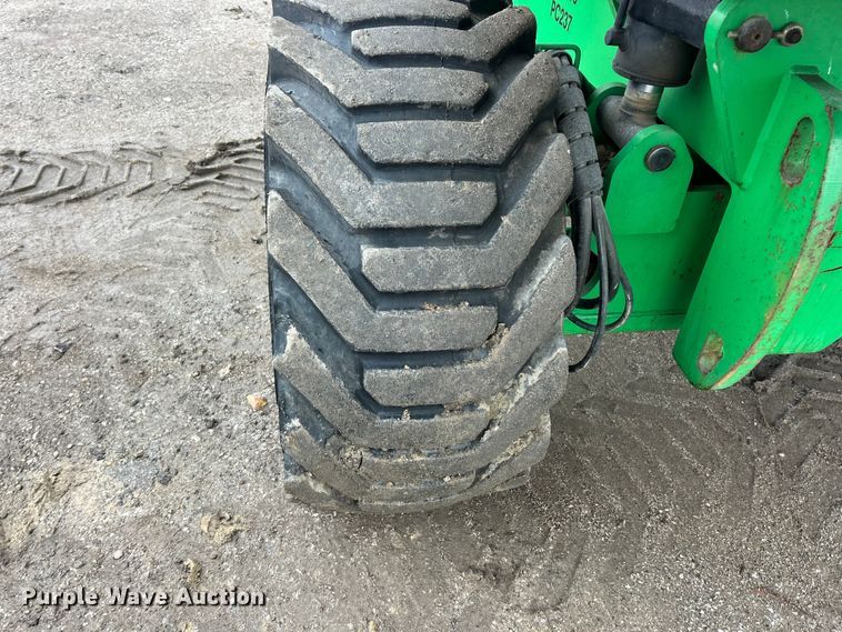 image for item FC5132 2012 Genie S-85 boom lift