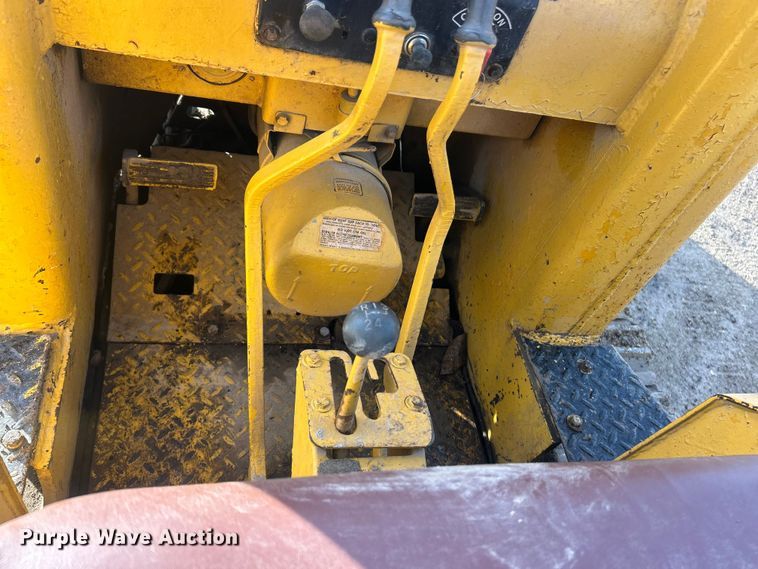 image for item FC5140 John Deere JD350 track loader