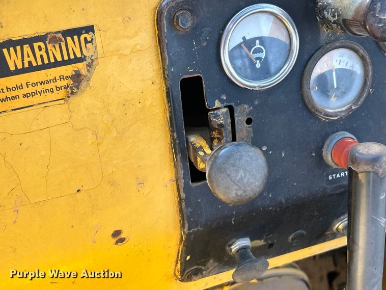 image for item FC5140 John Deere JD350 track loader