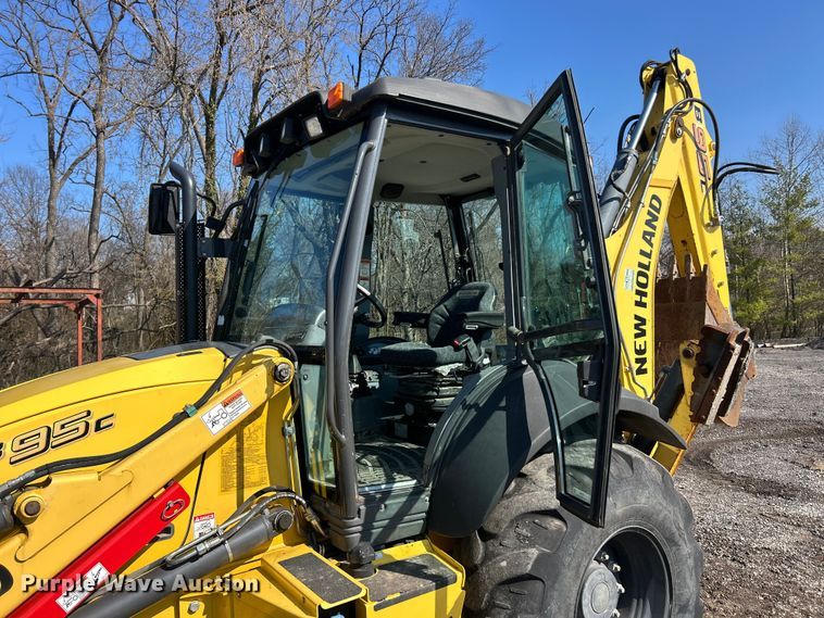 image for item FC5165 2018 New Holland B95C backhoe