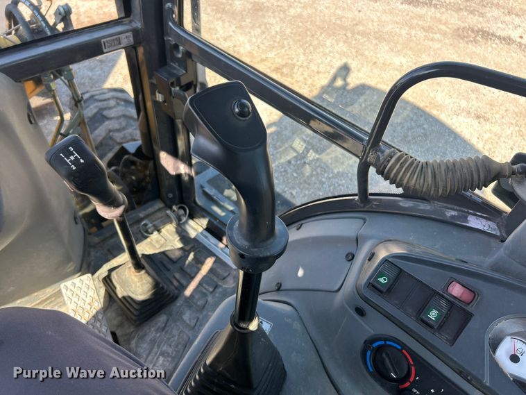 image for item FC5165 2018 New Holland B95C backhoe