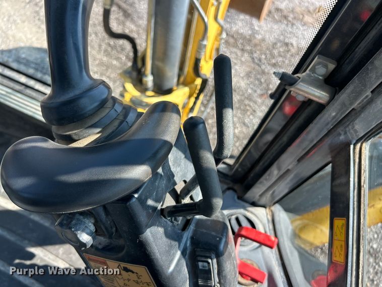 image for item FC5165 2018 New Holland B95C backhoe