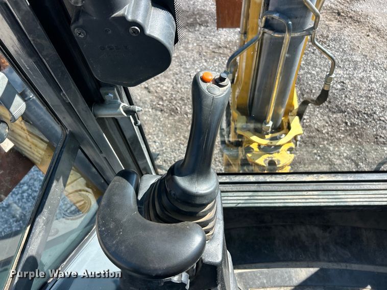 image for item FC5165 2018 New Holland B95C backhoe