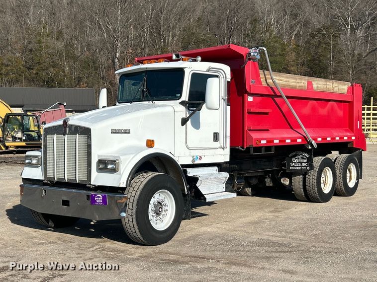 image for item FC5166 2001 Kenworth W900B dump truck