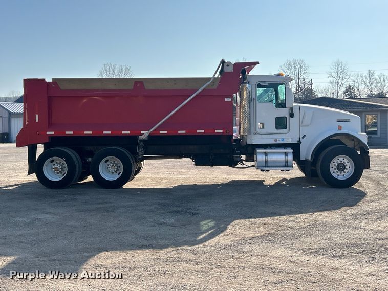 image for item FC5166 2001 Kenworth W900B dump truck