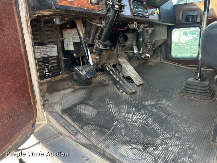 image for item FC5166 2001 Kenworth W900B dump truck