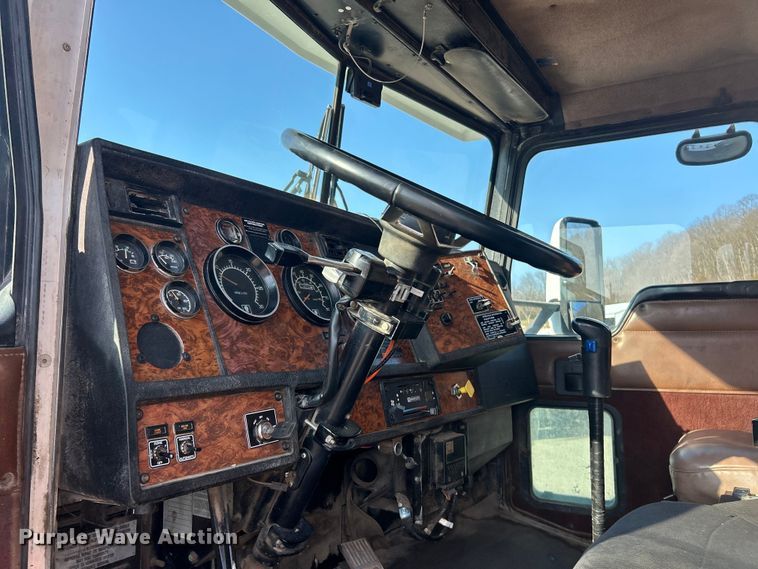 image for item FC5166 2001 Kenworth W900B dump truck