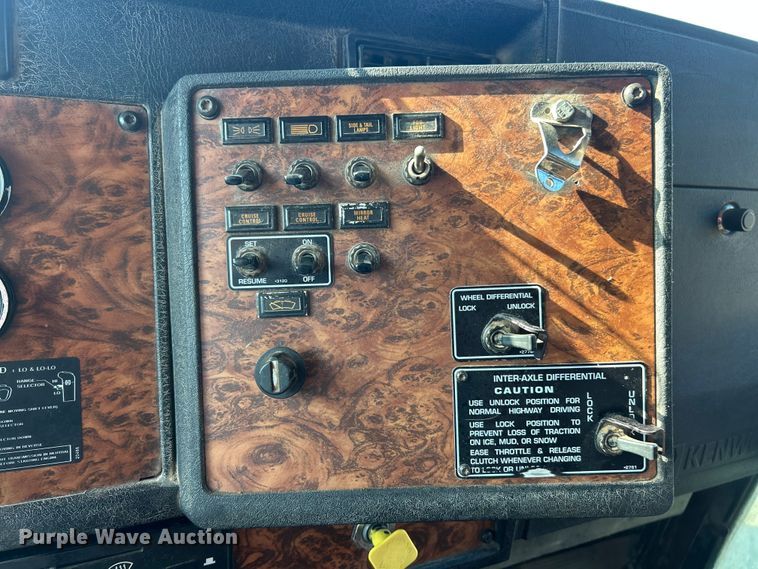 image for item FC5166 2001 Kenworth W900B dump truck