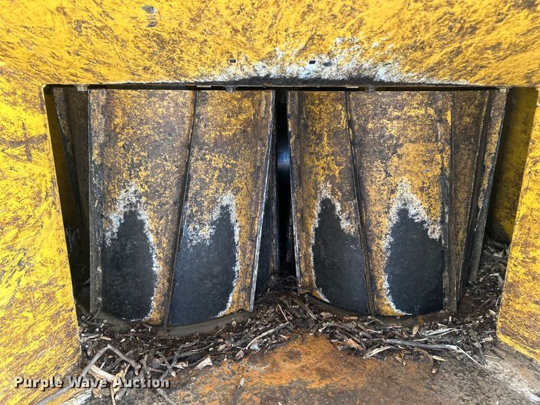 image for item FC5173 2008 Vermeer BC1500 wood chipper