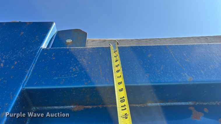 image for item FG0136 2006 Peterbilt 379 dump truck