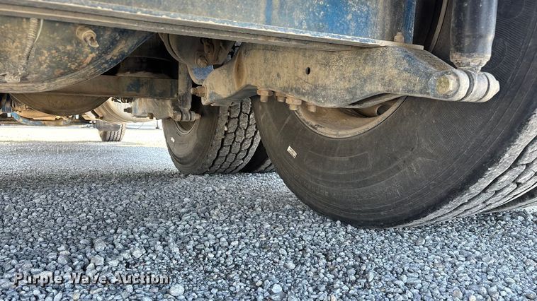 image for item FG0136 2006 Peterbilt 379 dump truck