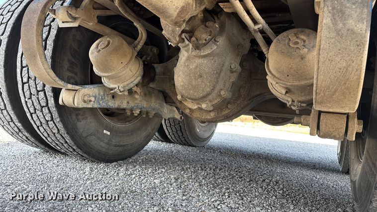 image for item FG0136 2006 Peterbilt 379 dump truck