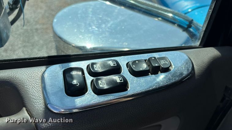 image for item FG0136 2006 Peterbilt 379 dump truck