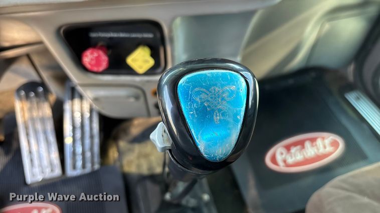 image for item FG0136 2006 Peterbilt 379 dump truck