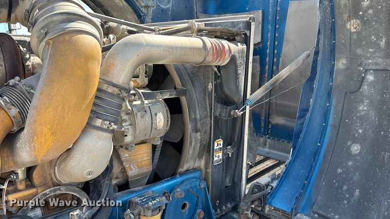 image for item FG0136 2006 Peterbilt 379 dump truck