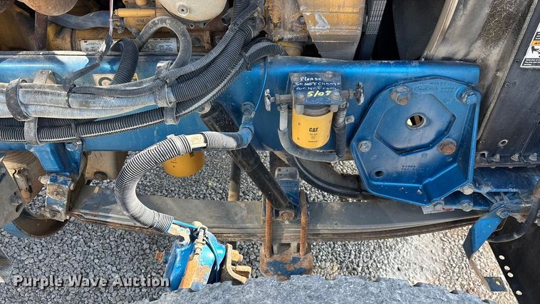 image for item FG0136 2006 Peterbilt 379 dump truck