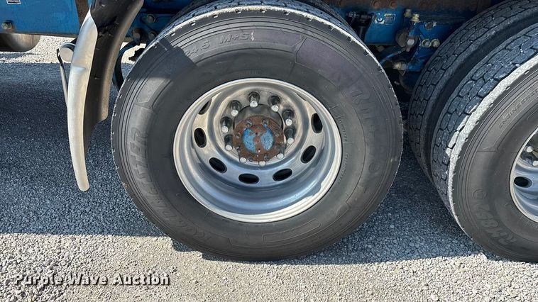 image for item FG0136 2006 Peterbilt 379 dump truck