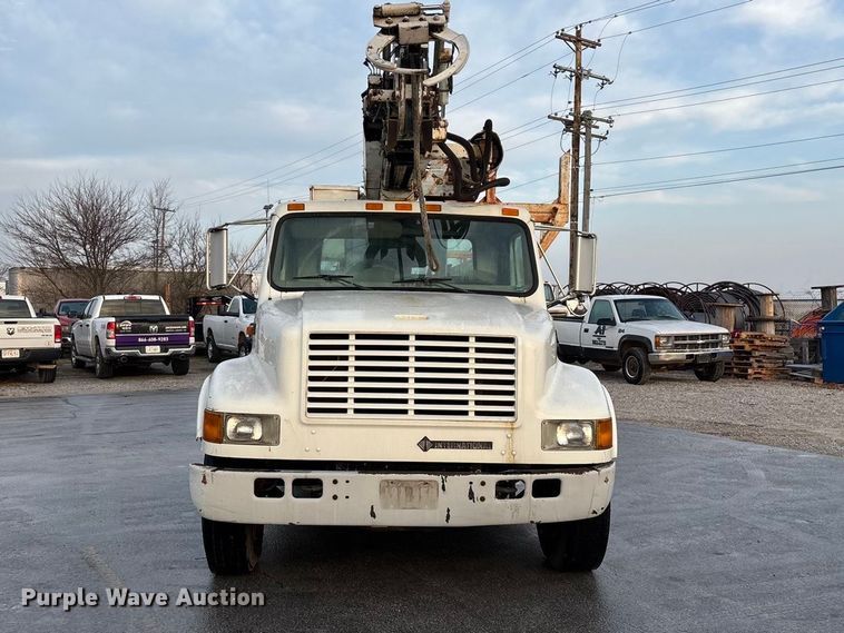 image for item FG0138 1998 International 4700 digger derrick truck