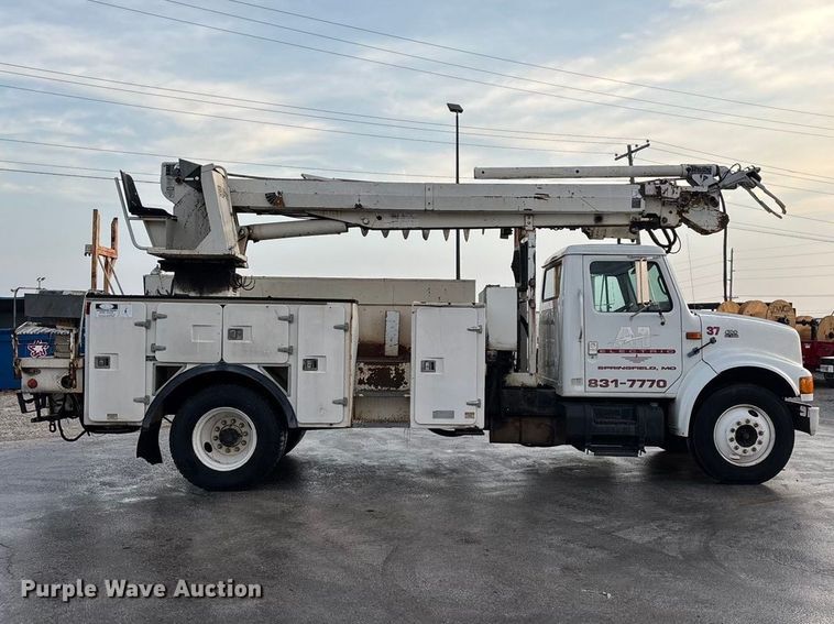 image for item FG0138 1998 International 4700 digger derrick truck