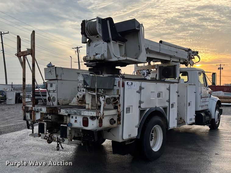 image for item FG0138 1998 International 4700 digger derrick truck